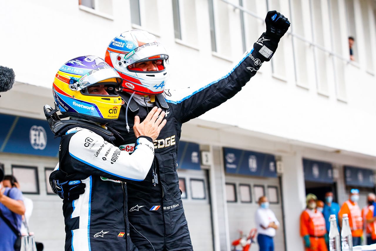 F1初優勝のエステバン・オコン 「アロンソの驚異的なチームワークに感謝」