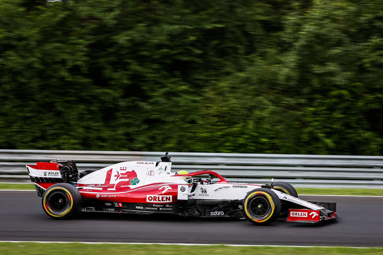 ザウバー育成のテオ・プルシェール、アルファロメオとF1マシンで初走行