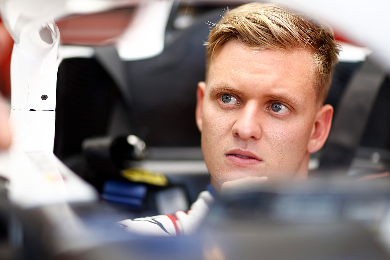 フェラーリF1、ミック・シューマッハの2022年のハースF1残留を議論