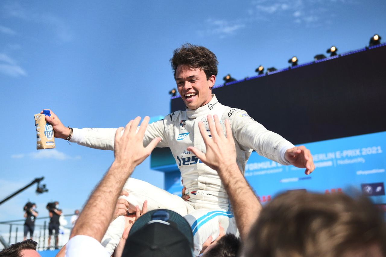 ニック・デ・フリース、2020/2021年のフォーミュラEチャンピオンを獲得