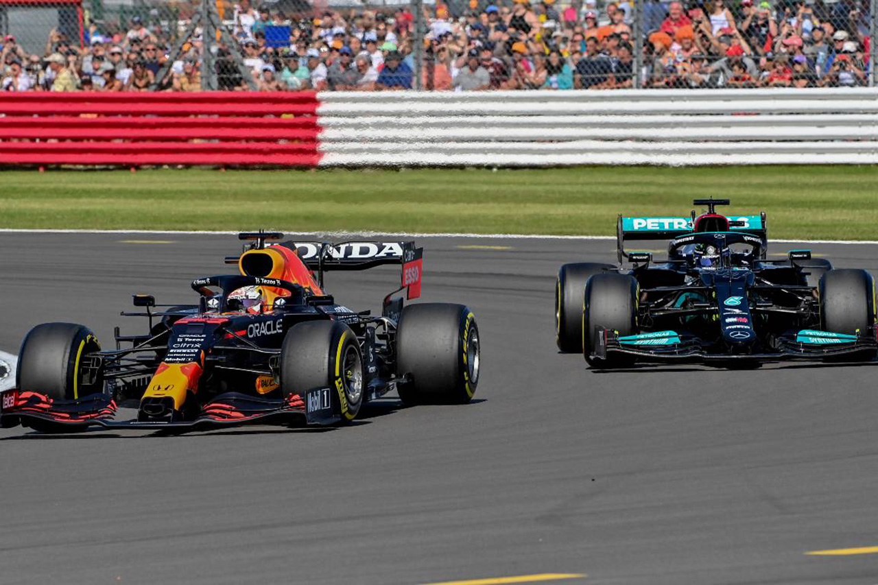 F1:メルセデスとレッドブル、FIAのピットストップ機器の標準化を阻止