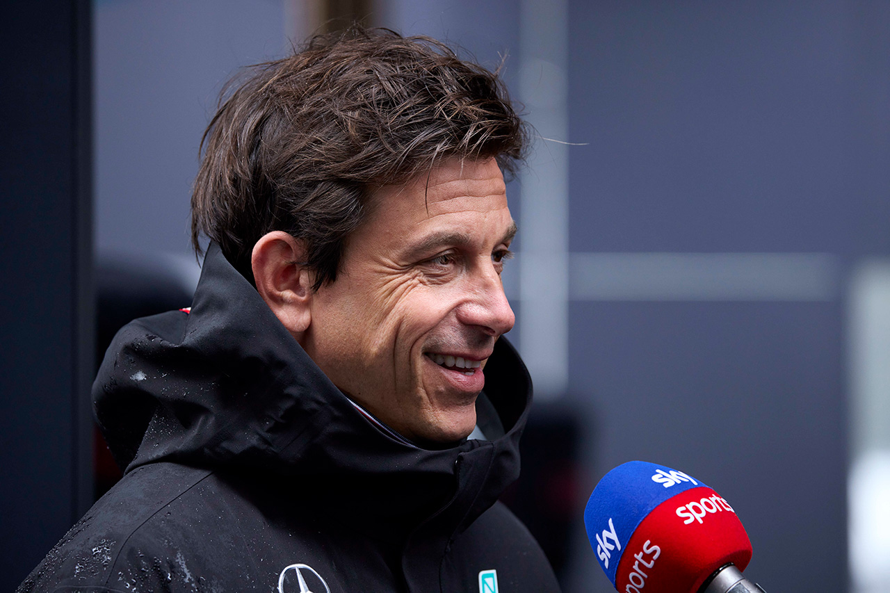 メルセデスF1代表 「視界不良はドライバーにレースをさせるには危険すぎた」