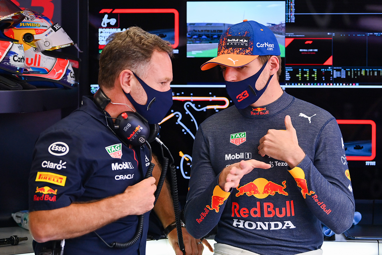 レッドブルF1代表 「マックスの後ろのメルセデスは2台で戦略を分割できる」