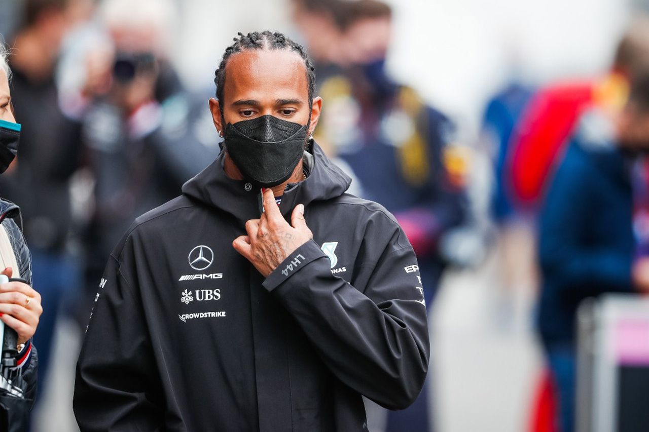 レッドブルF1首脳 「ルイス・ハミルトンの無線はちょっと芝居がかりすぎ」