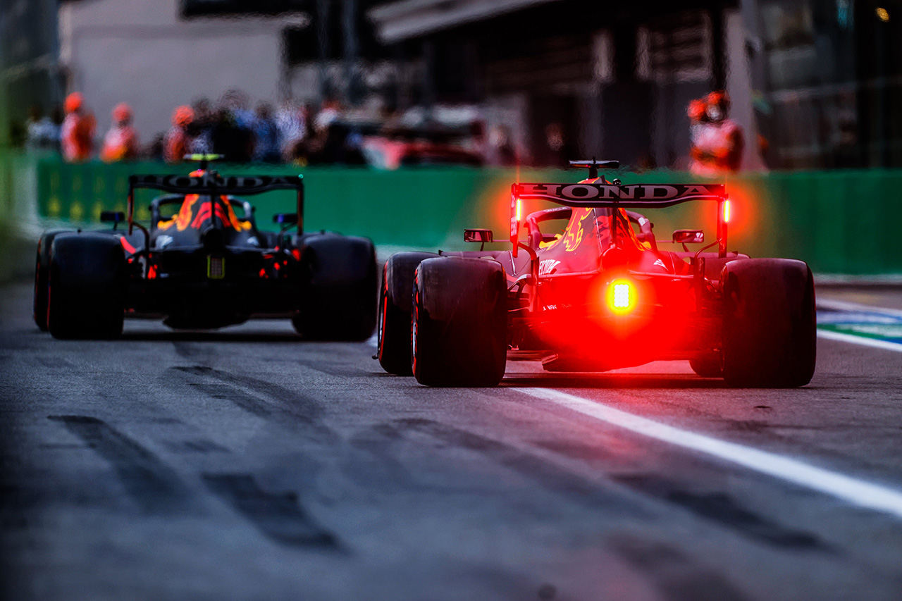 レッドブルF1代表 「ペレスはトウを与えることで0.5秒を犠牲にした」