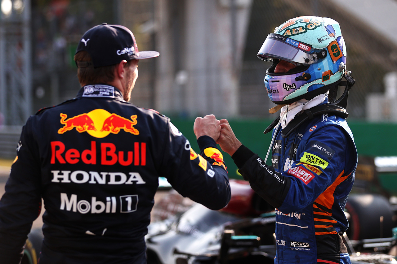 レッドブルF1代表 「決勝の因子はマクラーレン。スタートが重要」