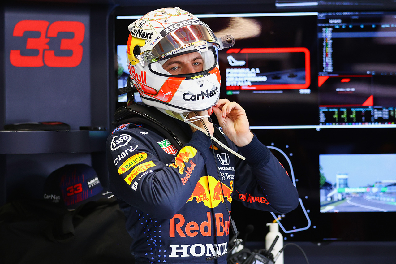 フェルスタッペン 「ルイスが僕を押しやってスペースを残さなかった」