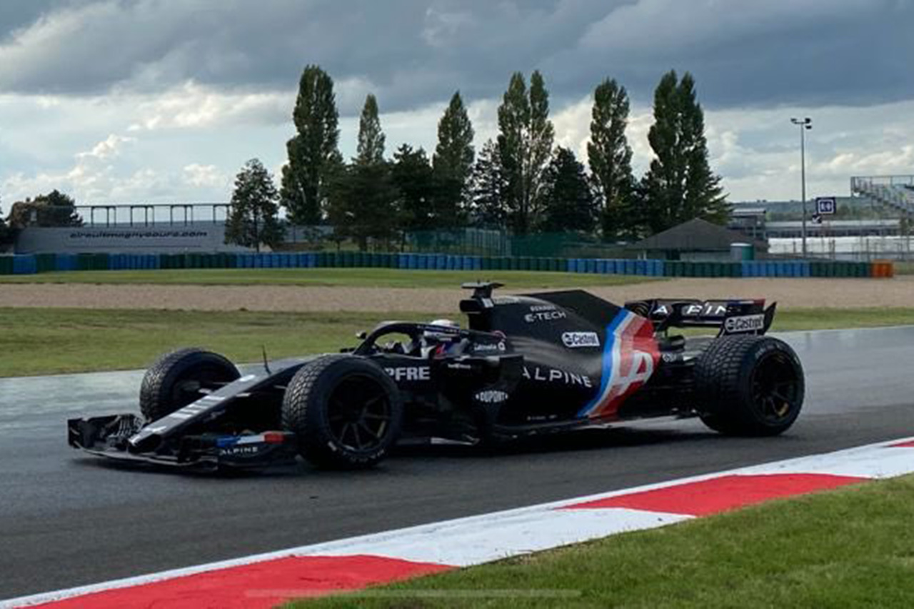 ダニール・クビアト、2022年の雨天用18インチF1タイヤで91周を走破
