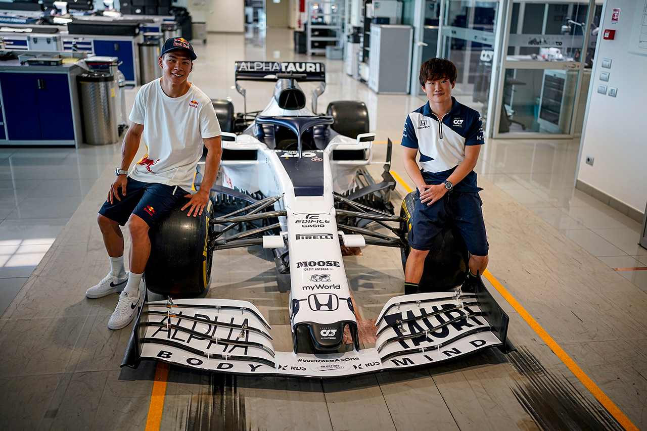 【動画】 角田裕毅、中上貴晶をアルファタウリF1のファクトリーに案内