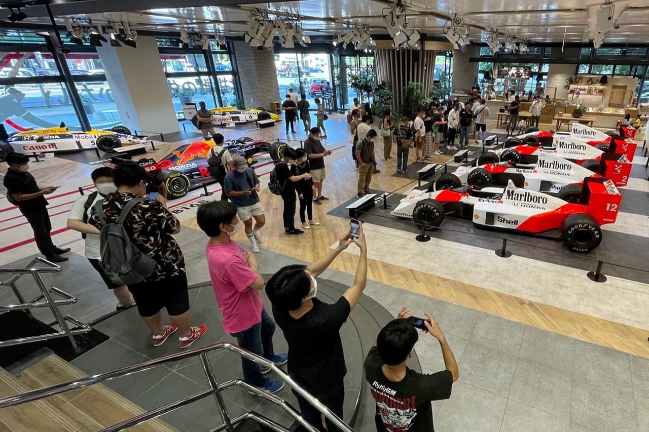 ホンダのF1エンジンでタイトルを獲得した歴代マシンが青山に集結