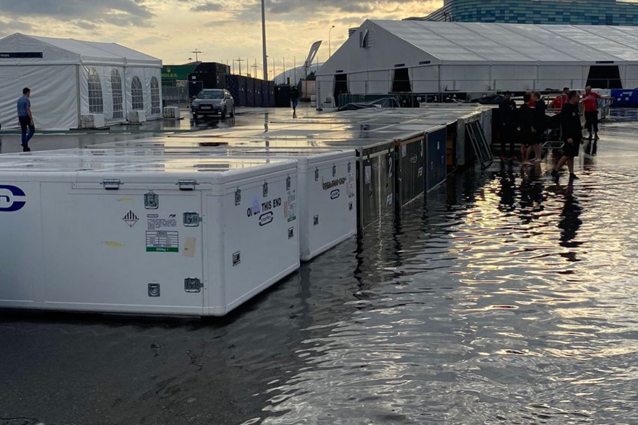 F1ロシアGP:大雨によるサポートパドックの浸水で週末に不安
