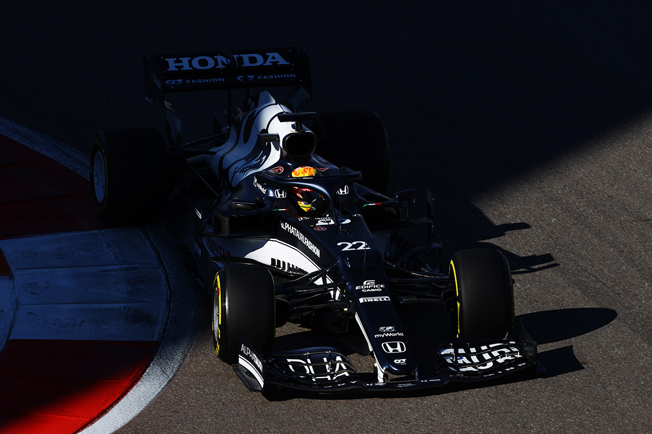 アルファタウリ・ホンダF1 「角田裕毅は自信を持って走ることができていない」