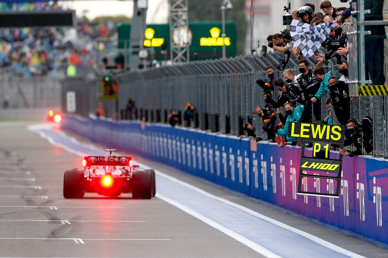 メルセデスF1代表 「フェルスタッペンのインター交換が判断を簡単にした」