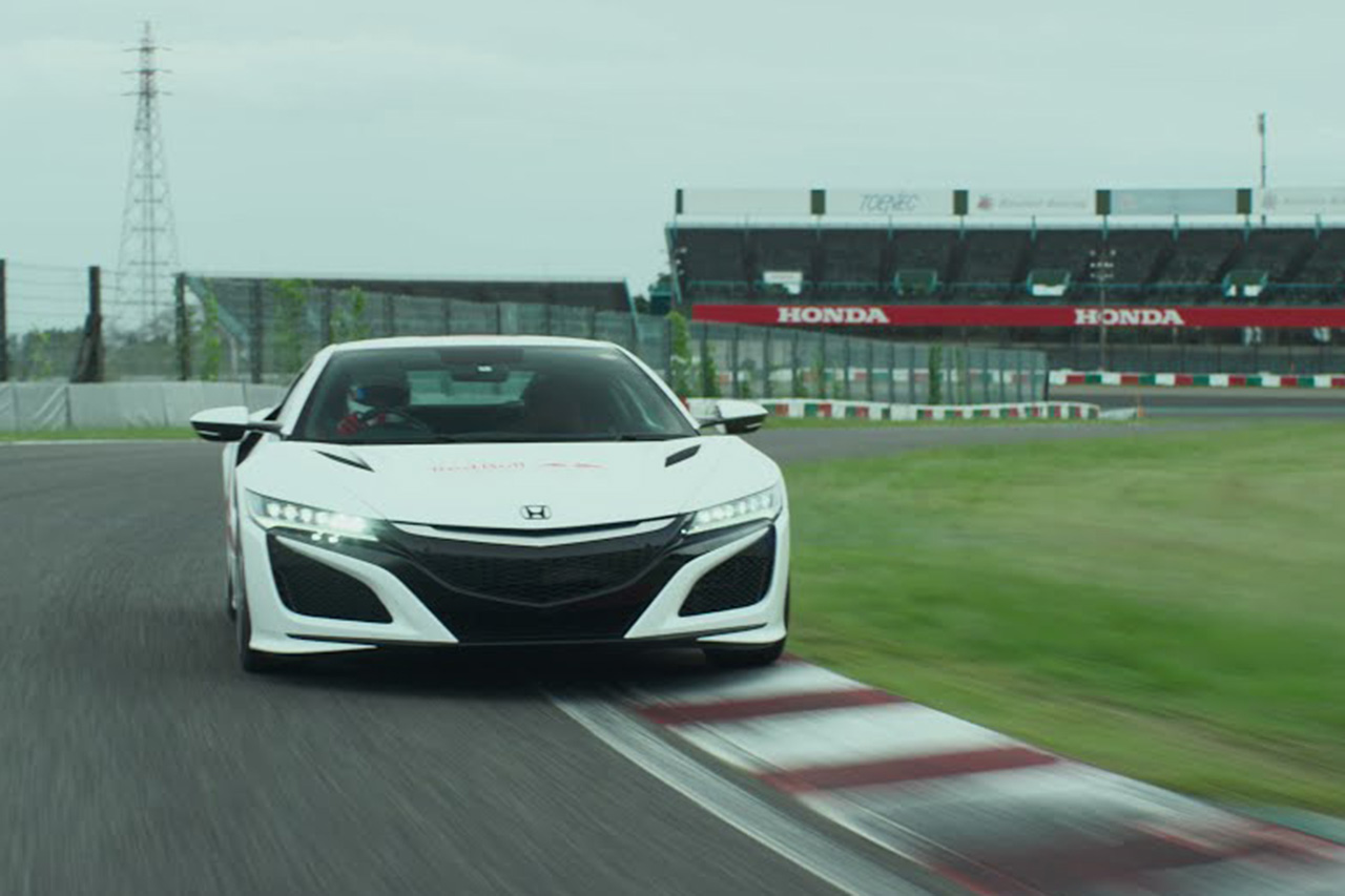 【動画】 レッドブル・ホンダF1の特別カラーのNSXが鈴鹿を疾走