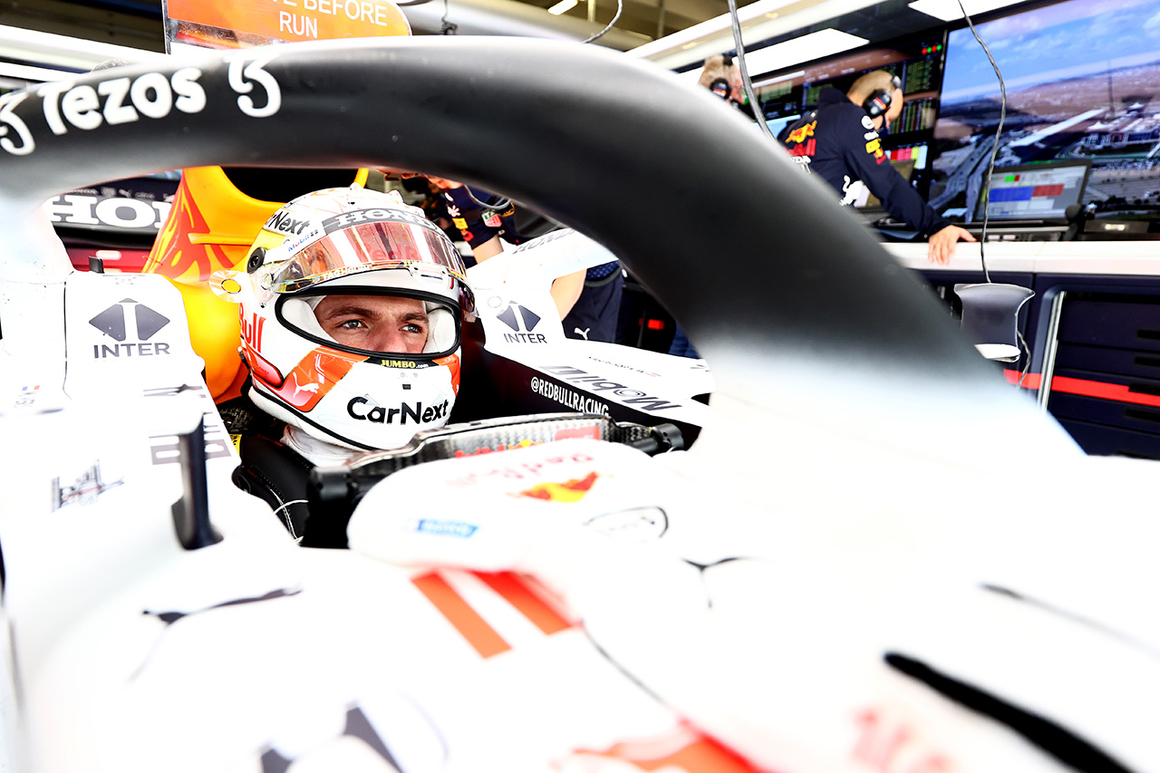 レッドブルF1代表 「マックスは早い段階でボッタスの前に出ることが不可欠」