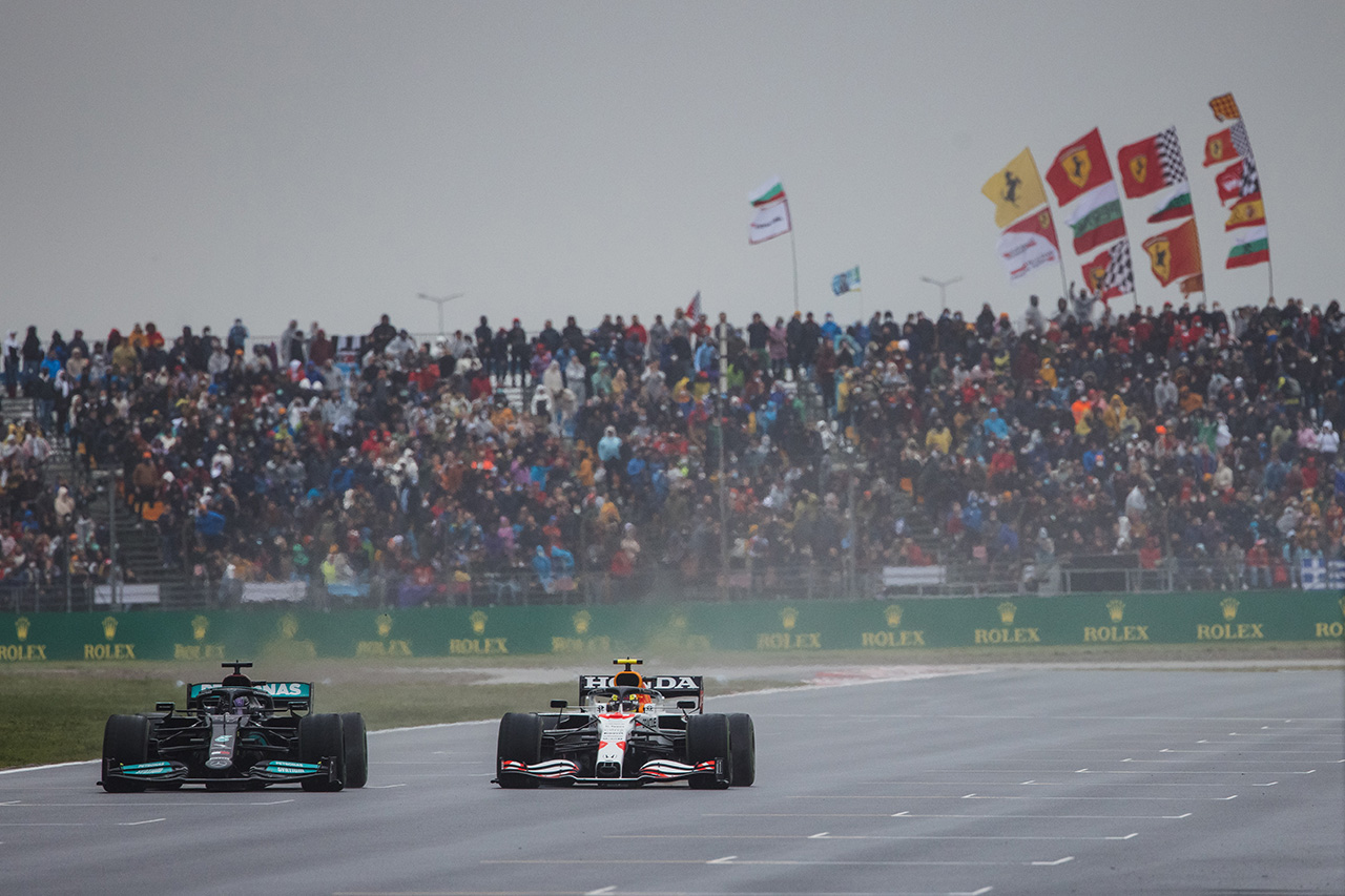メルセデスは何をした? 直線スピードにレッドブル・ホンダF1が困惑