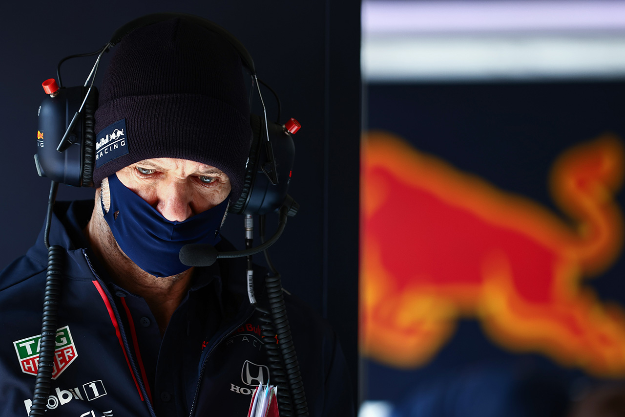 レッドブルF1:エイドリアン・ニューウェイ、不在の理由はバイク事故