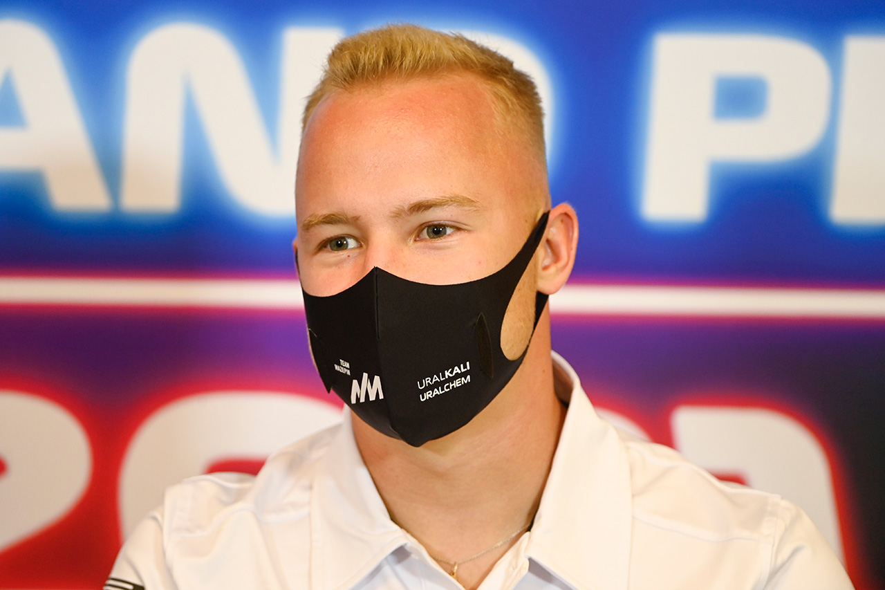 ハースF1のニキータ・マゼピン、アメリカ入国のためのビザ取得でトラブル