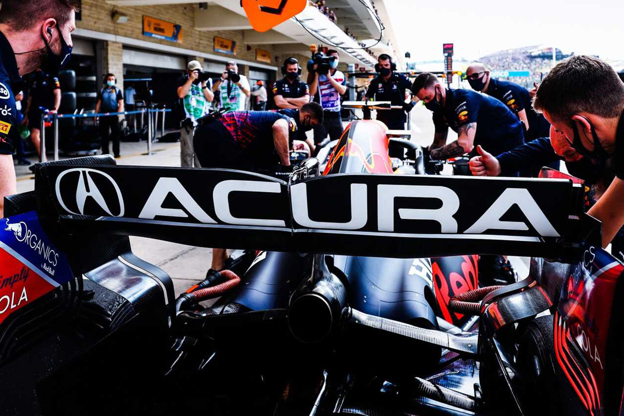 レッドブル・ホンダF1、予防措置でフェルスタッペンのリアウイングを交換