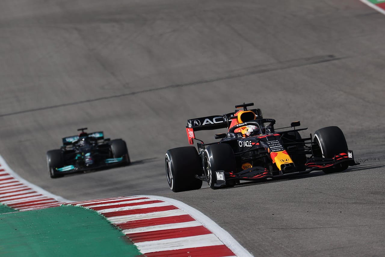 メルセデスF1 「レッドブル・ホンダの“勇気ある”戦略を祝福に値する」