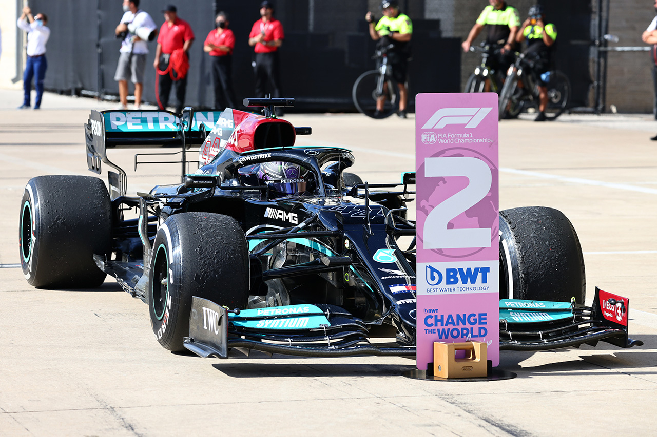 メルセデスF1、エンジン故障のリスクと交換ペナルティとの間で葛藤