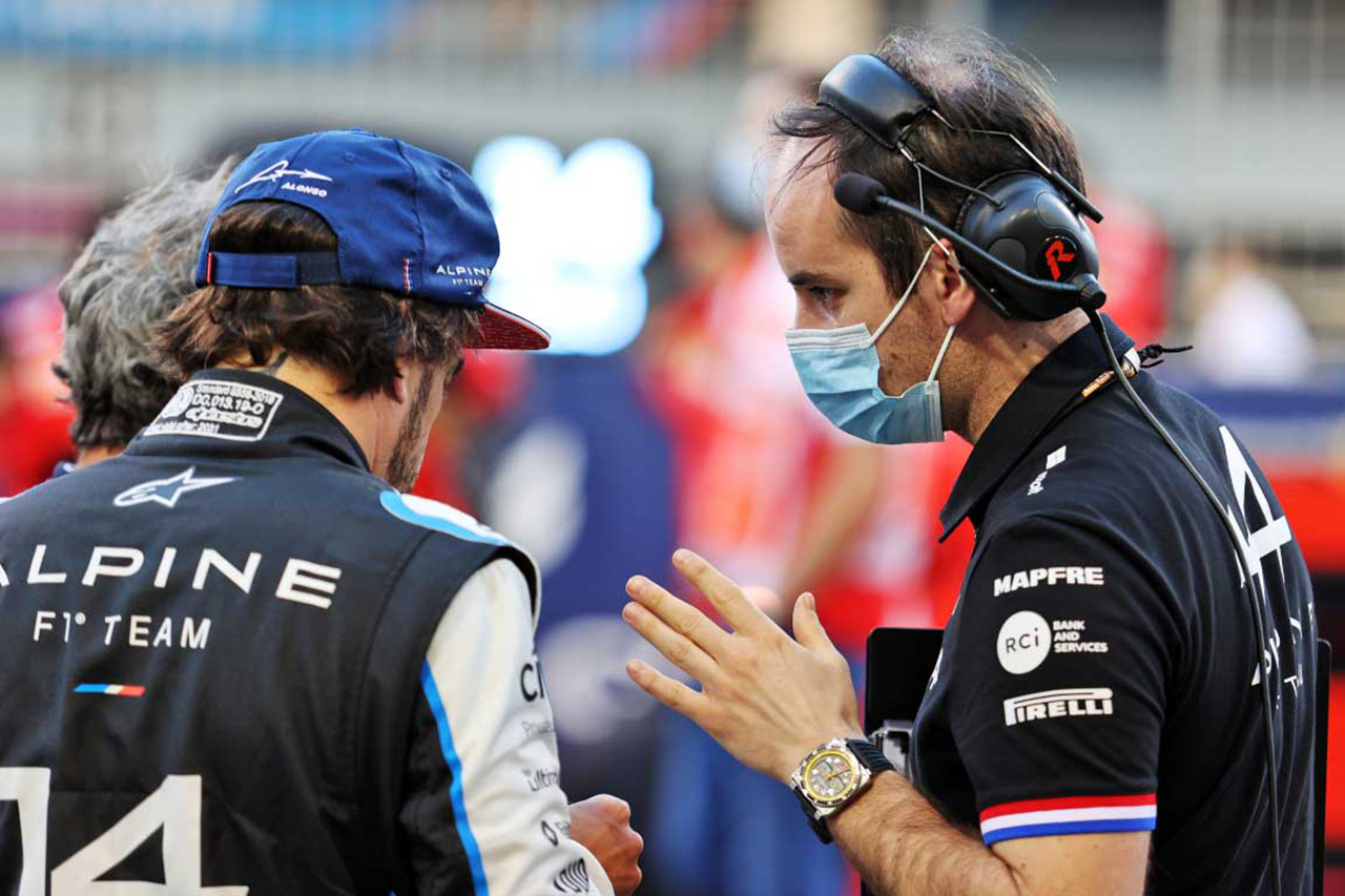 「フェルナンド・アロンソの無線には無駄がない」とアルピーヌF1