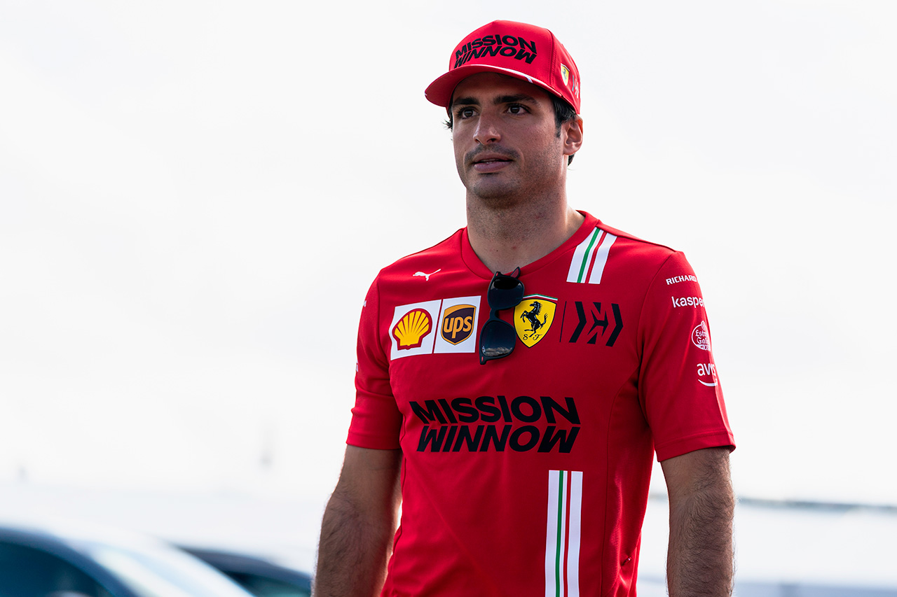 カルロス・サインツ 「フェラーリF1のドライバーとしての“話し方”を学習中」
