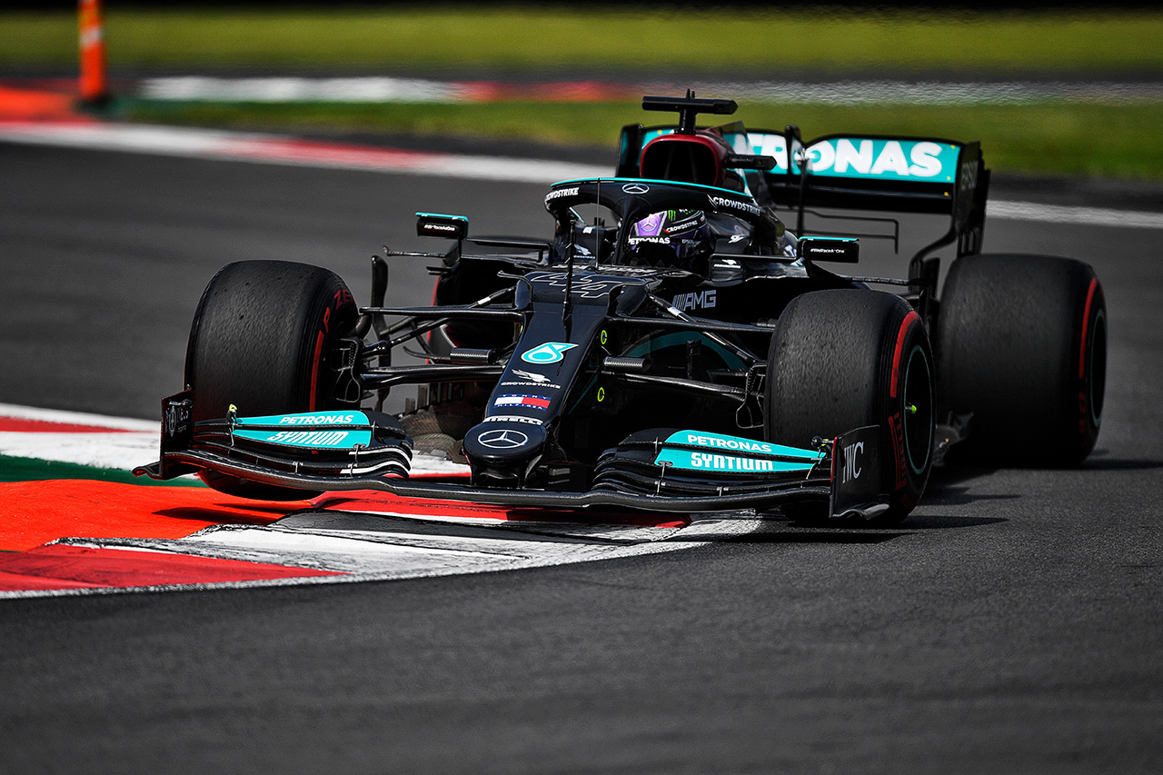 メルセデスF1のルイス・ハミルトン、トラックリミット違反で叱責
