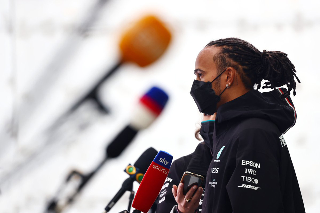 ルイス・ハミルトン、エンジン交換はメルセデスF1の「決断待ち」