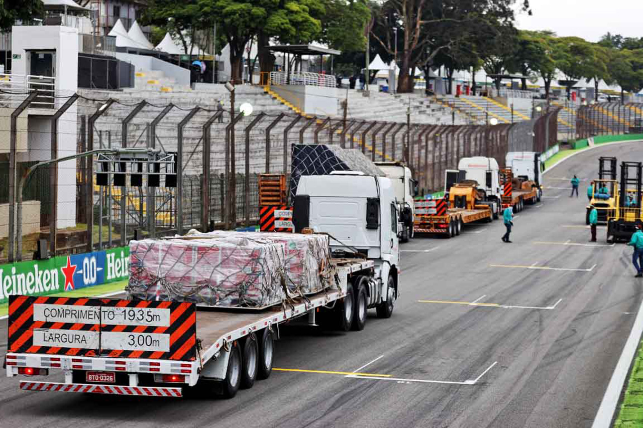 ハースF1、貨物の遅れでエンジンが届かず徹夜作業 / F1サンパウロGP