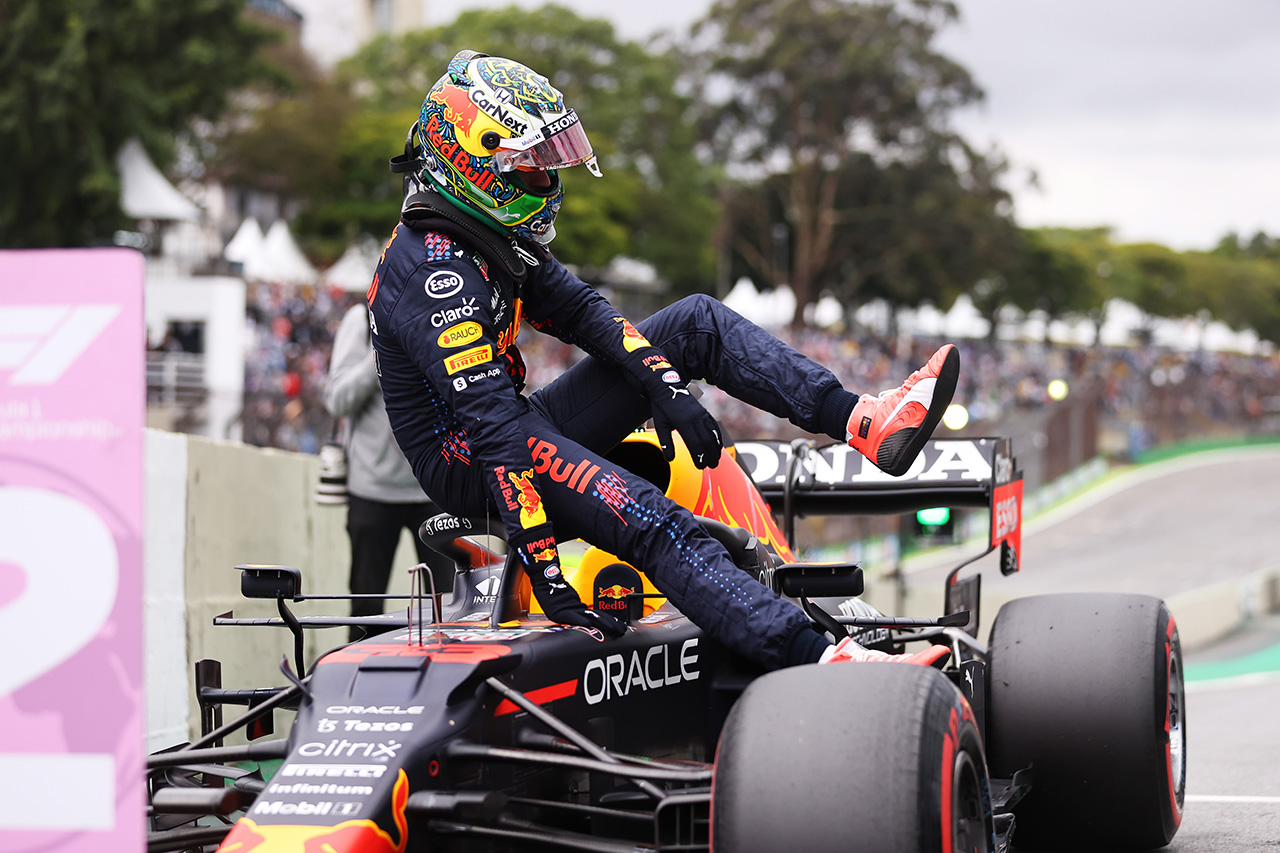 レッドブルF1代表 「メルセデスは追加の馬力を得たので2番手に満足」