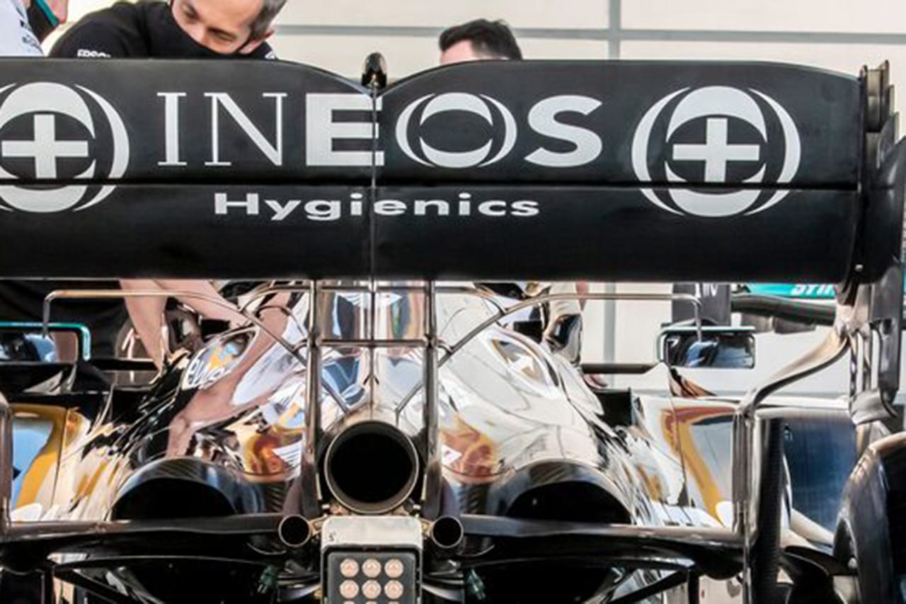レッドブルF1が違反と考えるメルセデスのリアウイングの“ミニDRS”