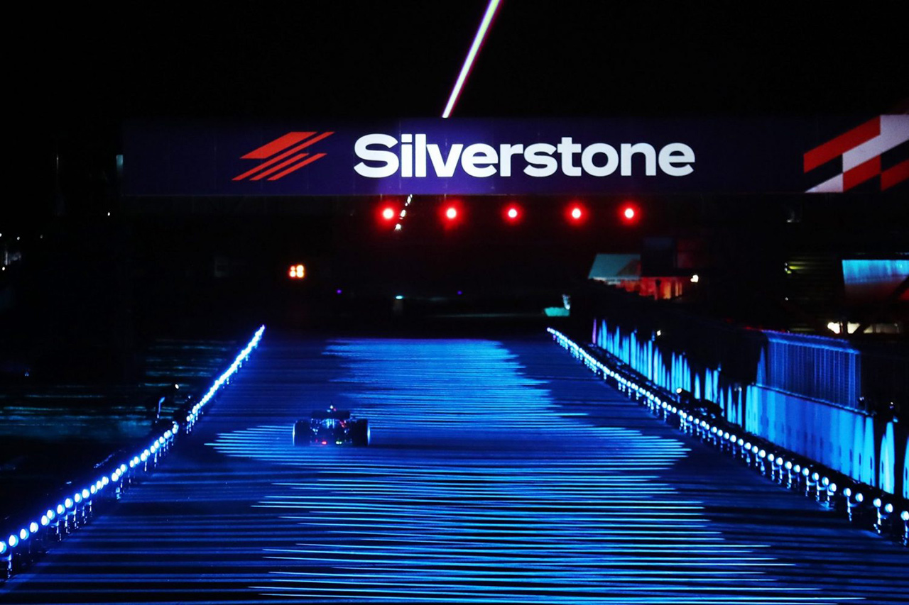 F1:シルバーストン、ナイトアトラクション“Lap of Lights”をオープン