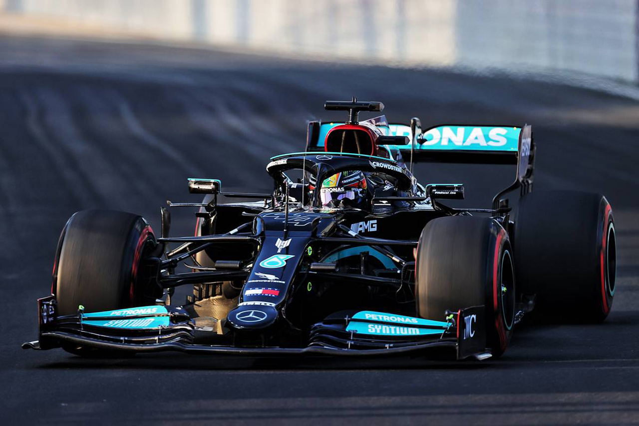 F1サウジアラビアGP フリー走行1回目：ルイス・ハミルトンがトップ発進