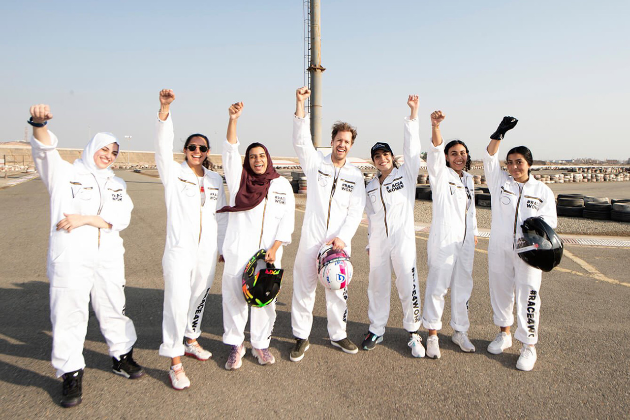 セバスチャン・ベッテル、サウジアラビアで女性限定カートイベントを開催