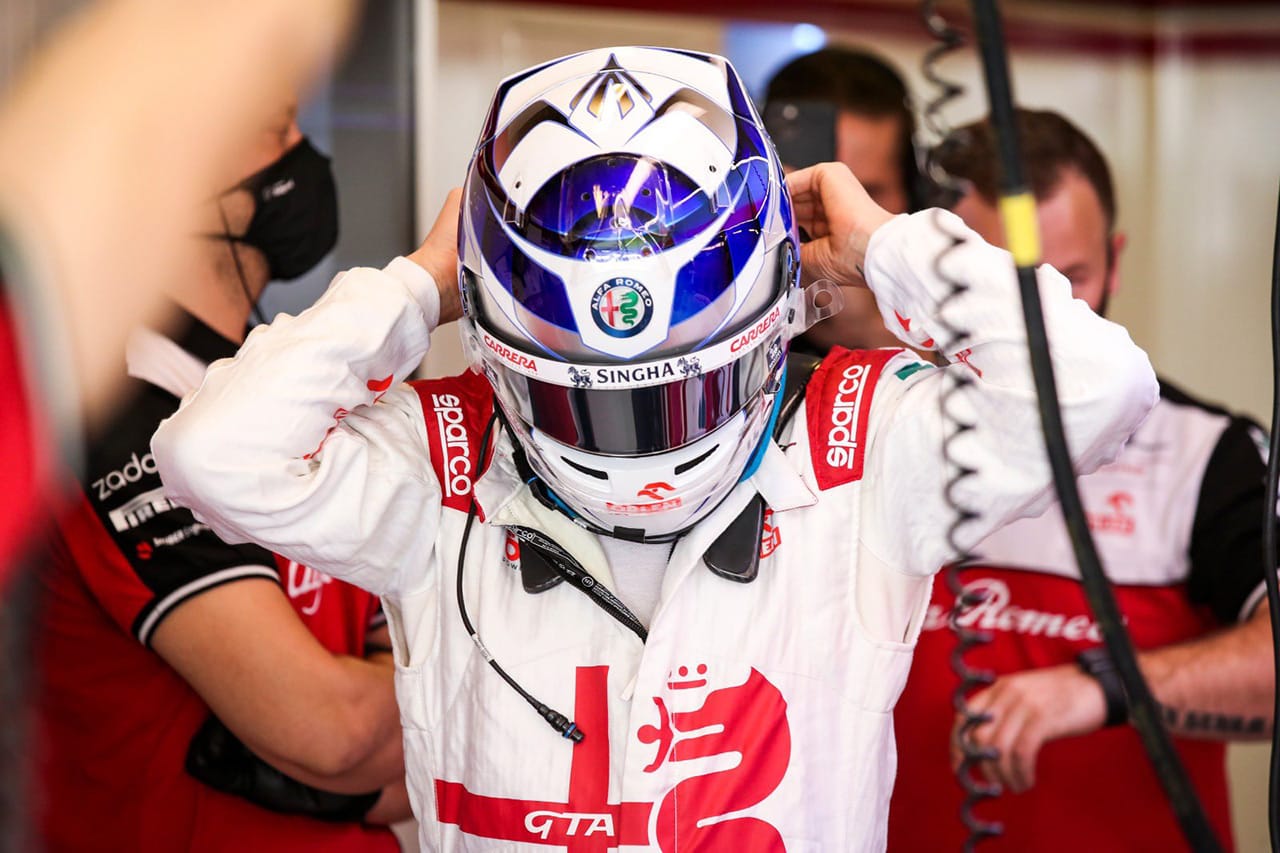 キミ・ライコネン、F1ラストレースはデビュー当時のヘルメットデザイン