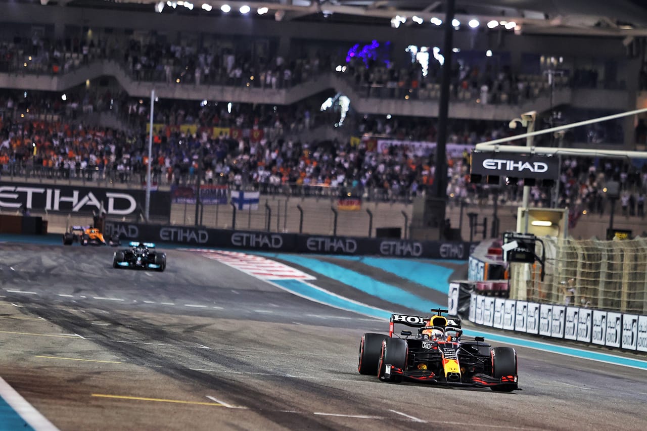 メルセデスF1、物議を醸したF1アブダビGPの結果に異議申し立て