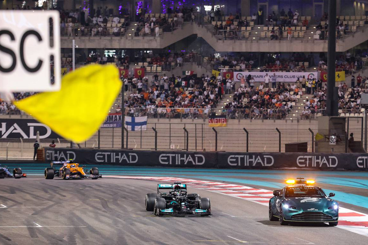 F1 Topic:セーフティカー時の周回遅れ車両処理と終了のタイミングの謎