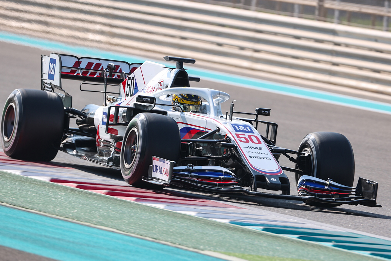 F1アブダビテスト 2日目:ロバート・シュワルツマンがトップタイム