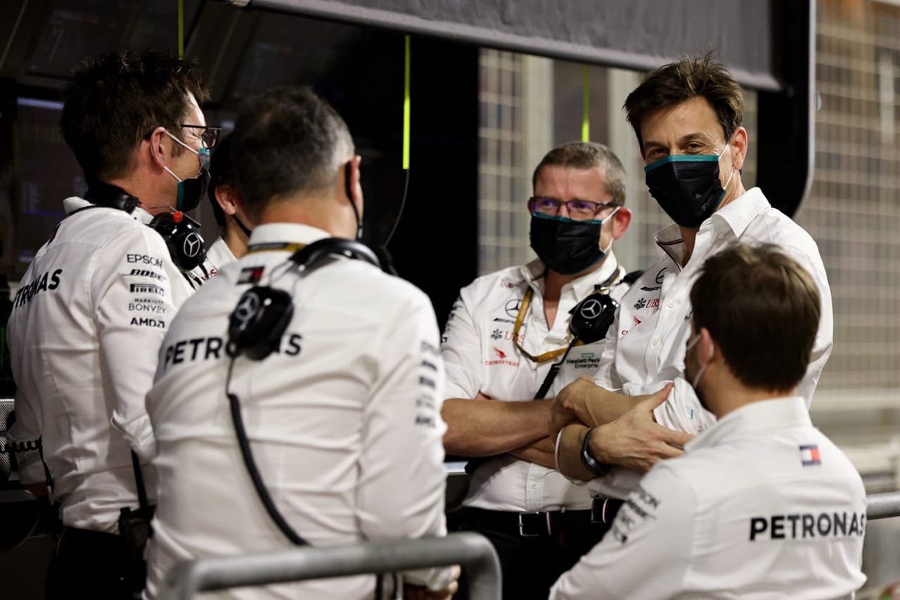 F1:チーム代表とレースディレクターの無線通信を禁止