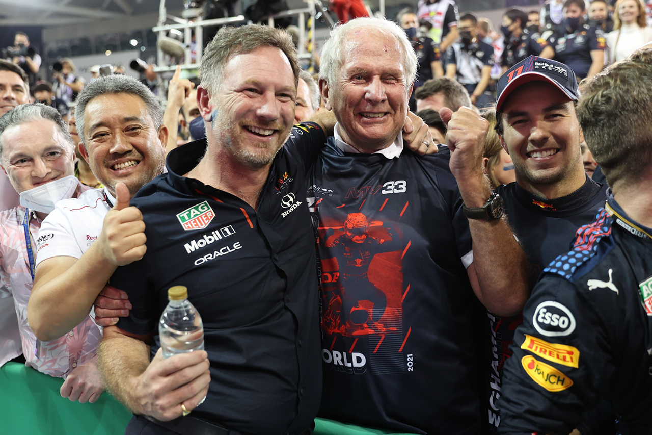 レッドブルF1首脳 「メルセデスはピットインしないというミスで負けた」