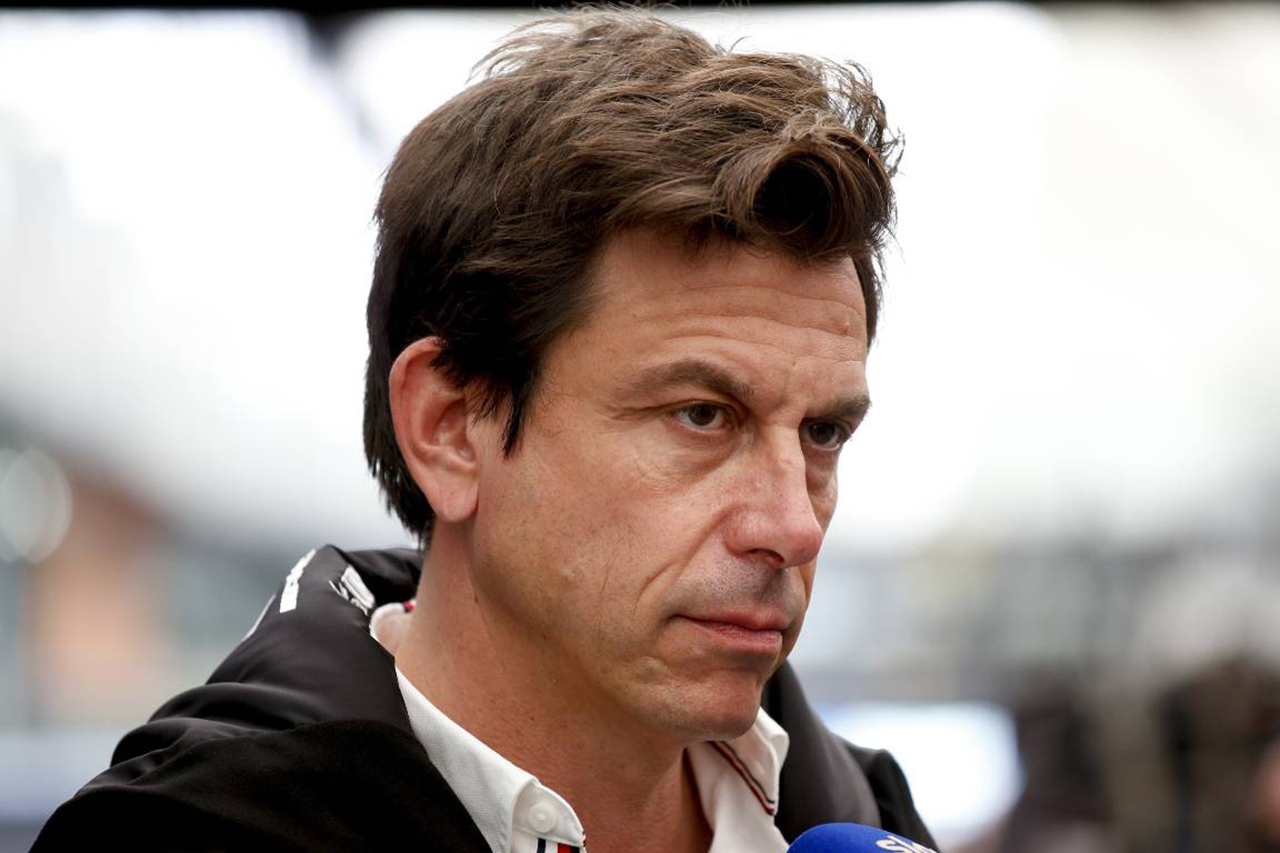 メルセデスF1代表、最終戦での敗北は「マラドーナの“神の手”と同等」