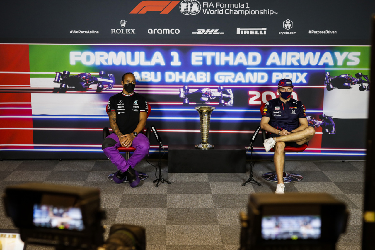F1記者会見の司会者が見た最終決戦前のフェルスタッペンとハミルトン