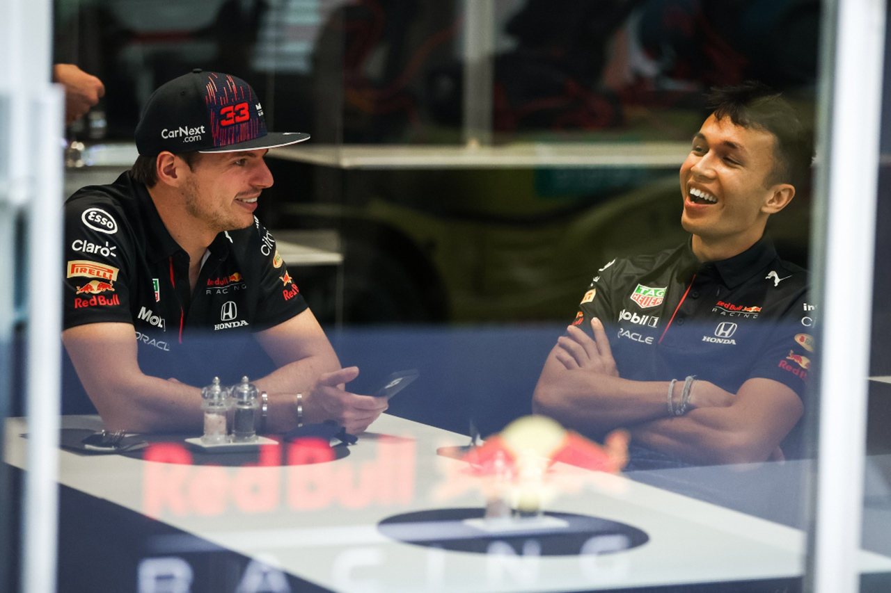 アルボン 「フェルスタッペンのF1王座獲得に0.1%でも貢献できて満足」