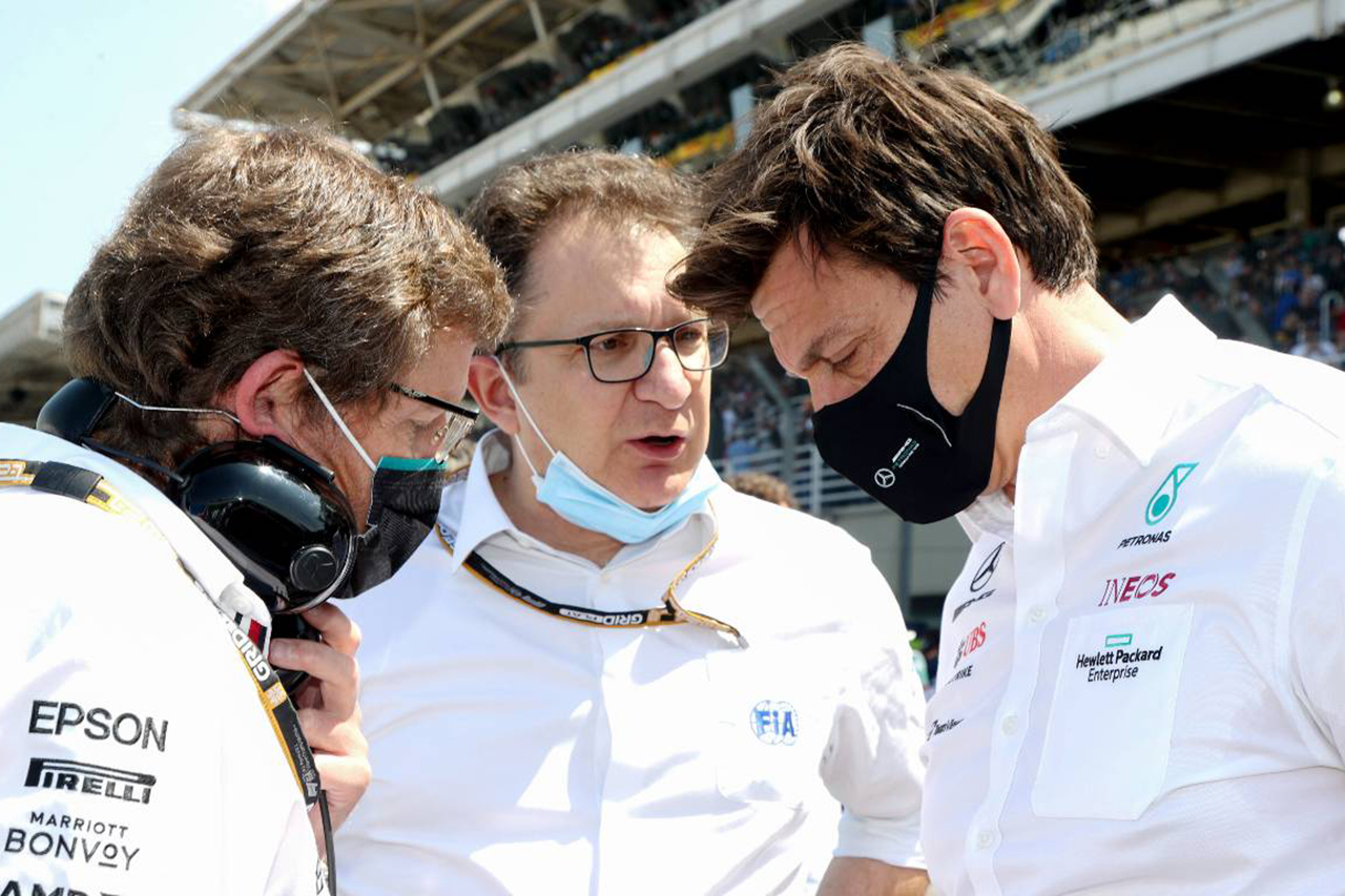メルセデスF1、マイケル・マシとニコラス・トンバジスの退任を要求？