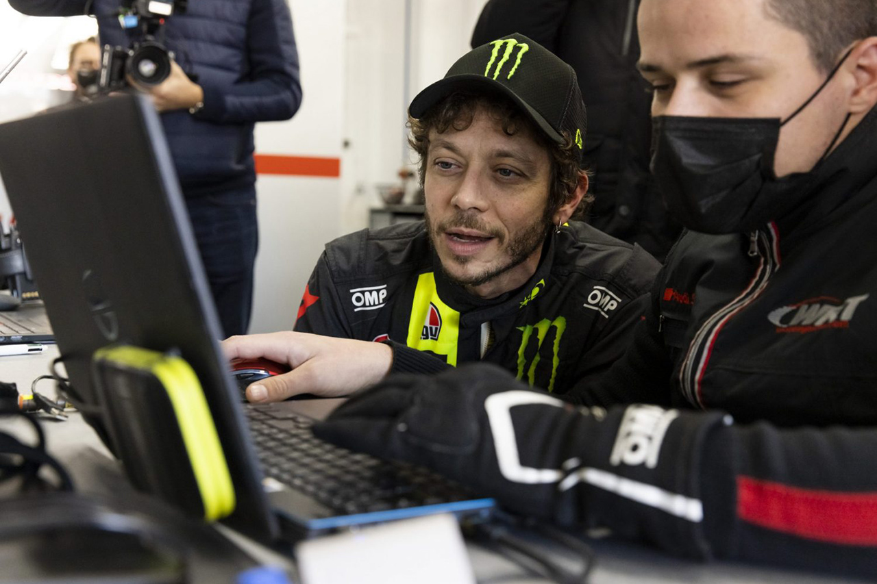 MotoGP引退のバレンティーノ・ロッシが4輪に転向。GTWCEにフル参戦
