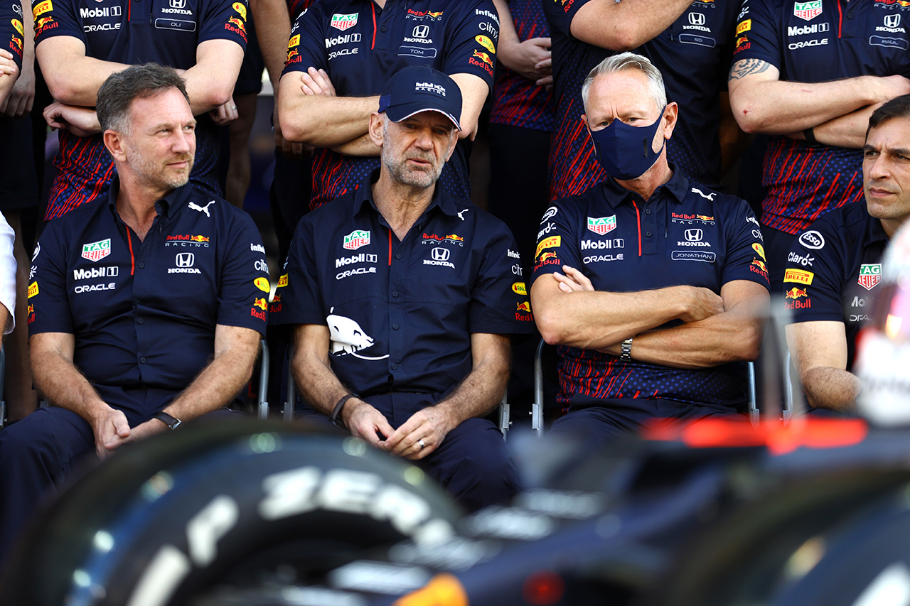 「レッドブルF1は2022年マシンの開発を一切妥協していない」とアルボン