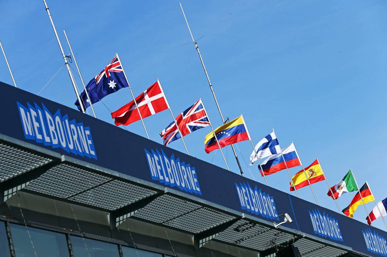 F1オーストラリアGP、全F1チームのメンバーにワクチン2回接種を義務化