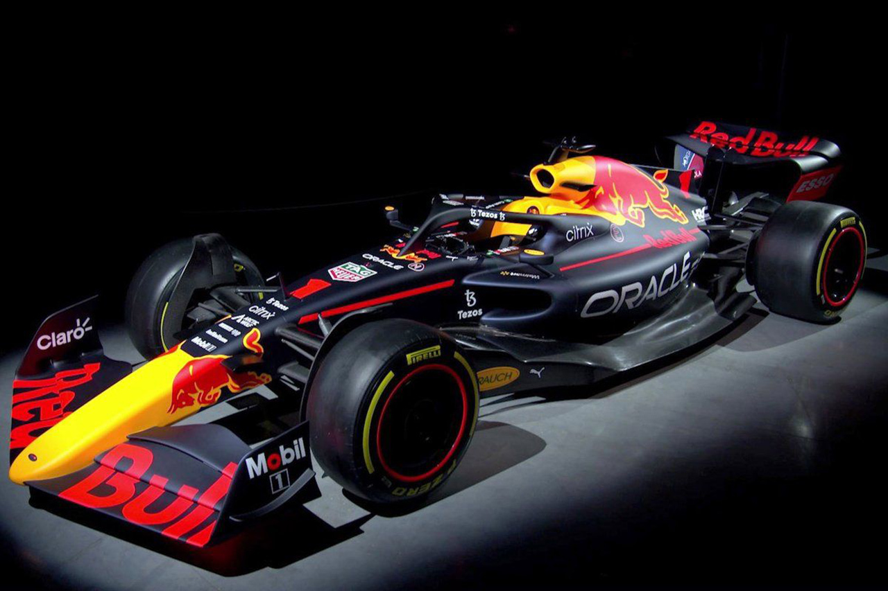 レッドブルF1、披露した『RB18』はFOMショーカーと完全一致の秘密主義