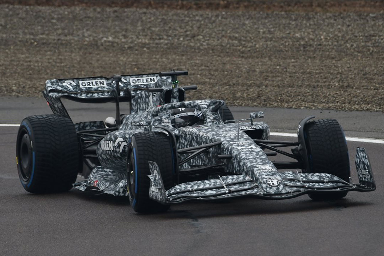アルファロメオF1、2022年F1マシン『C42』のシェイクダウン画像が流出